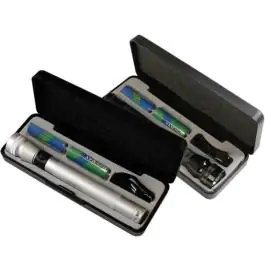 Baterijska lampa + baterije crna