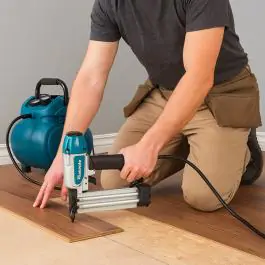 Pneumatski zabijač eksera AF506 MAKITA