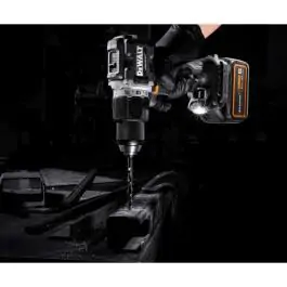 DeWALT DCK200MP2T McLaren set – udarna bušilica i odvijač 18V sa 2x5.0Ah baterije i punjačem