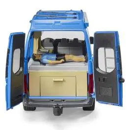Igračka bruder Kombi MB Sprinter kamper sa figurom i dodacima