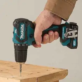 Akumulatorska udarna bušilica-odvijač+plastičan kofer DHP485Z Makita