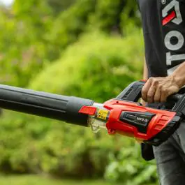 YATO duvač lišća 18 V 4 Ah baterija i punjač YT85176