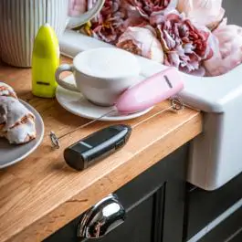 MESKO MS4493B mutilica za nes kafu i mleko crna